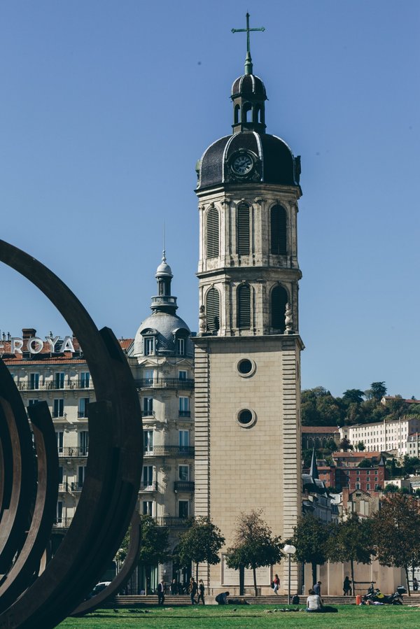 How can a UK sports club achieve charitable status and what are the benefits?